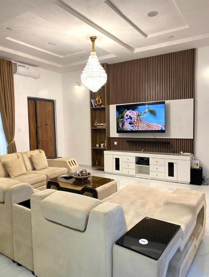 Urban Retreat Luxury Shortlet Apartment Lekki Ajah Lagos With Pool And Gym Zewnętrze zdjęcie