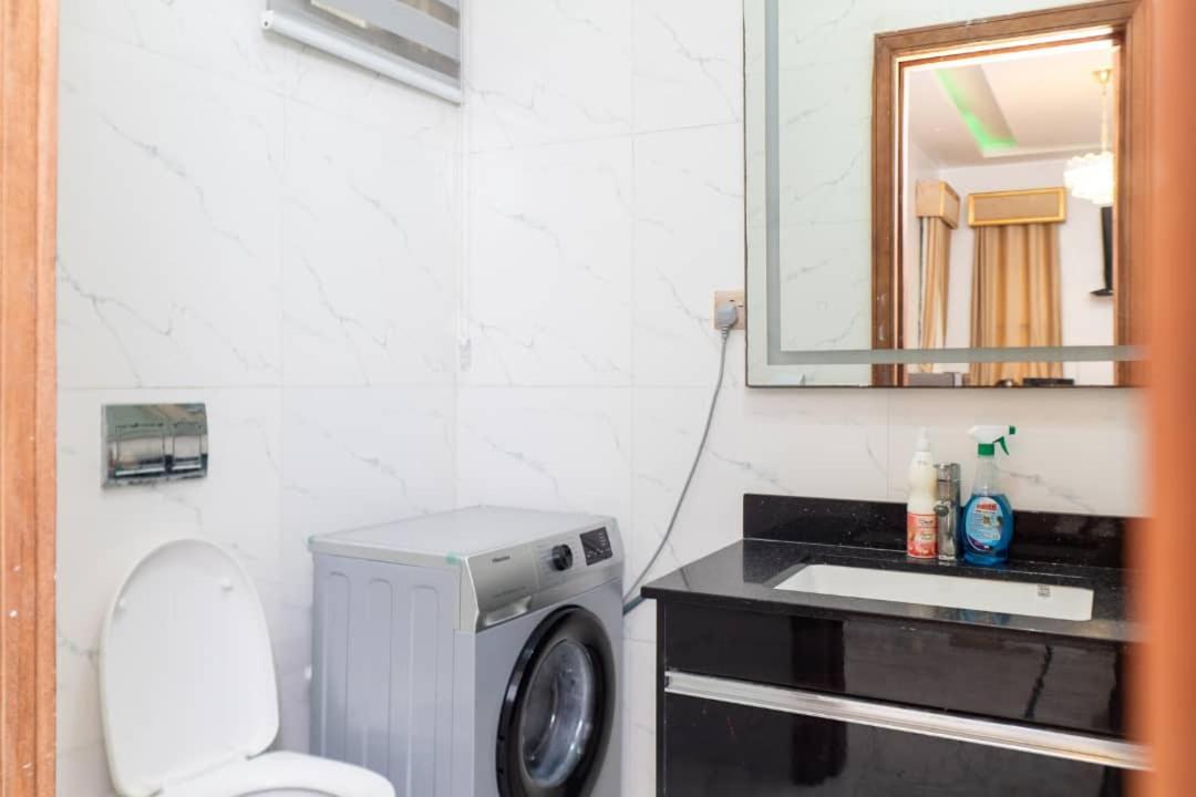 Urban Retreat Luxury Shortlet Apartment Lekki Ajah Lagos With Pool And Gym Zewnętrze zdjęcie