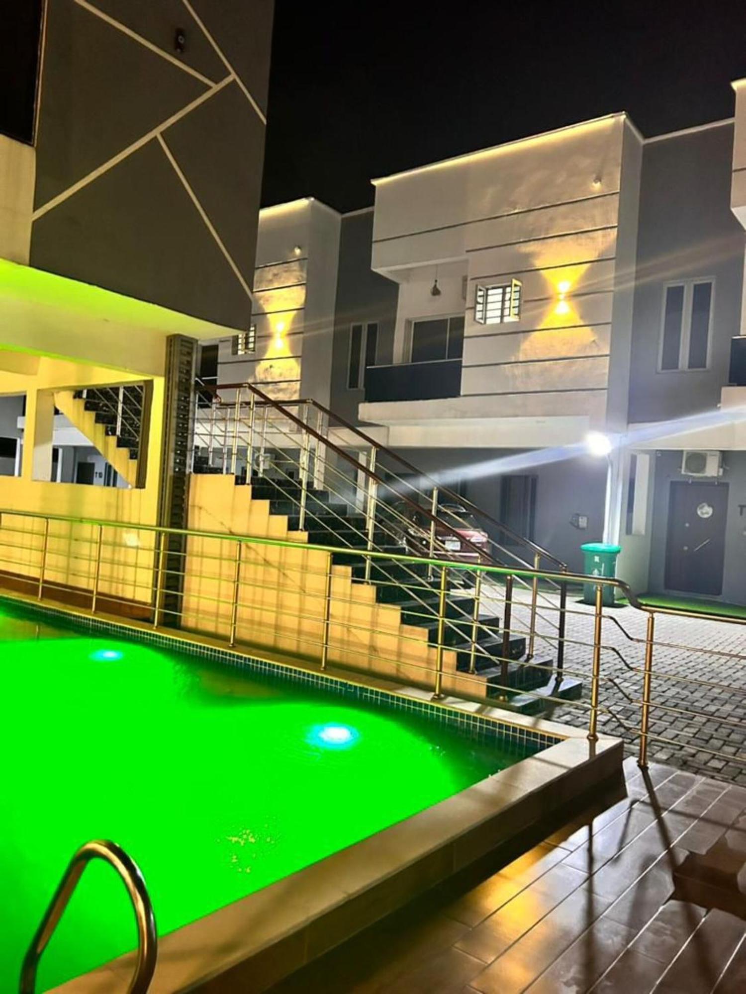 Urban Retreat Luxury Shortlet Apartment Lekki Ajah Lagos With Pool And Gym Zewnętrze zdjęcie